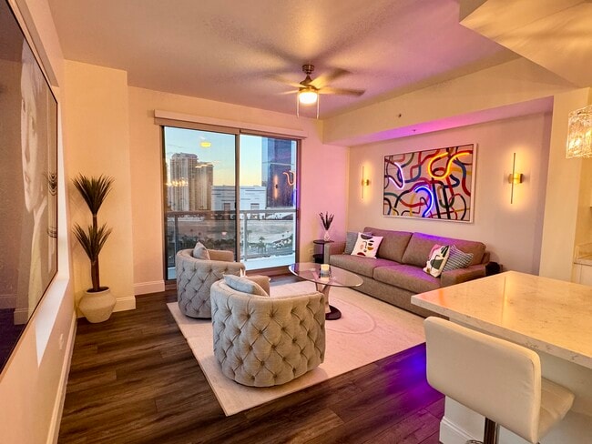 Building Photo - 200 W Sahara Ave Unit 1808