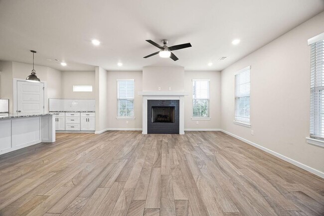 Photo - 1721 W Whitney Ln