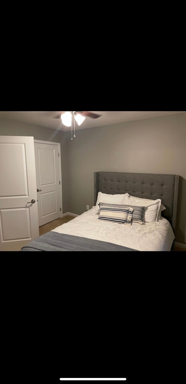 Guest Bedroom 1 - 1759 Fleetwood Dr