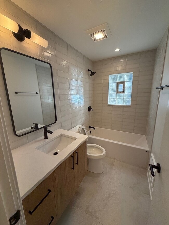 Photo - 1478 Glencoe Ave
