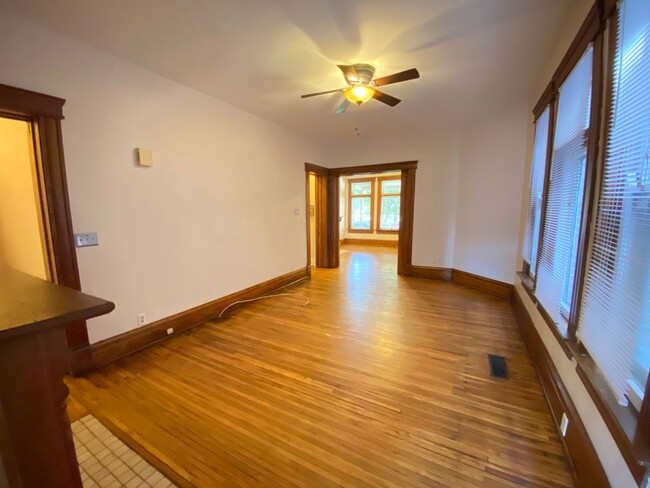 Photo - W 1st Ave 145-147 MLR Unidad 145