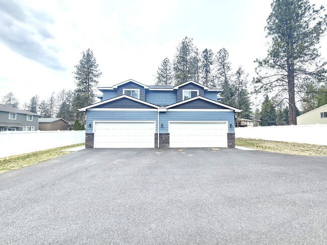 Building Photo - $2,300 - 3 Bed / 2.5 Bath Gorgeous Newer Built Duplex in North Spokane