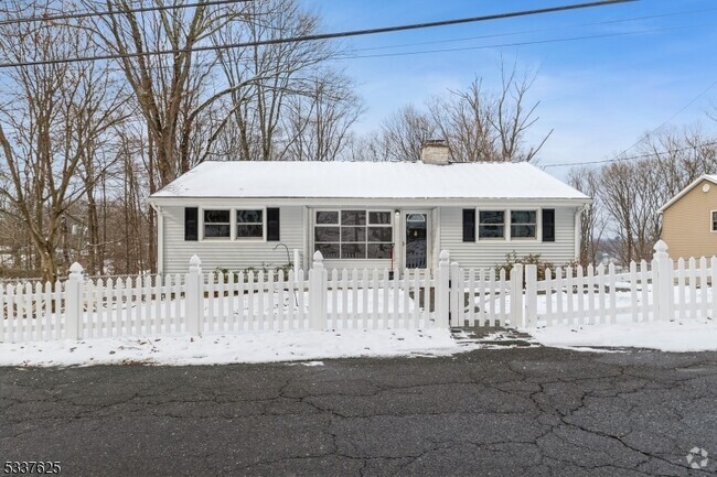 Building Photo - 3 Castle Rock Rd Rental