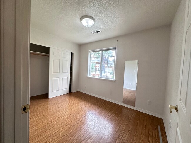 Photo - 3100 SE 122nd Ave Unidad D