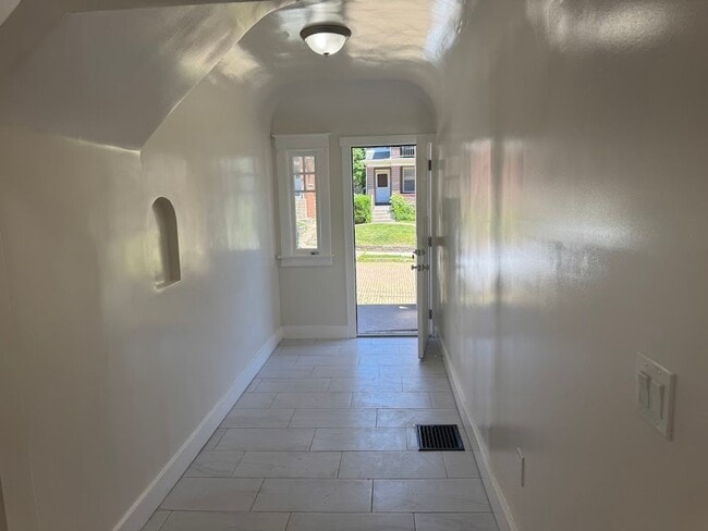 Photo - Great 1st Floor Duplex in Squirrel Hill! Available NOW!
