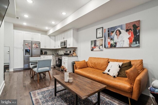 Building Photo - 818 N 16th St Unit 2