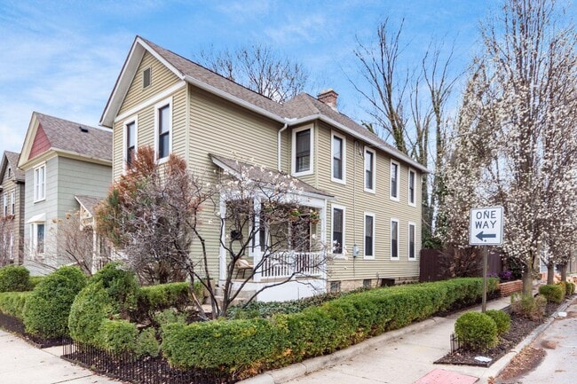 Photo - 106 E Gates St