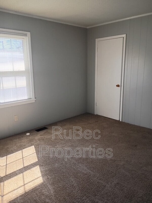 Photo - 115 E Maine Ave