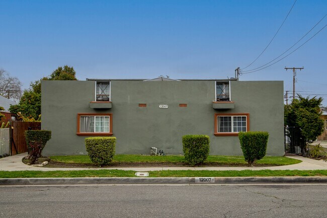 Photo - Clarkdale Apts