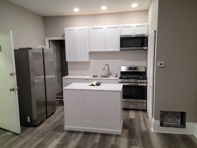 Building Photo - 2317 Main St Unit Apt 1 2317 main st