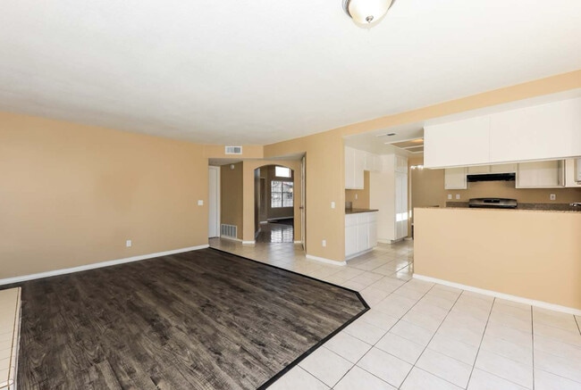 Photo - 414 W Ella J Gilmore St