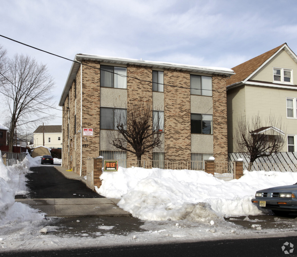 Photo - 657 S Broad St Apartments