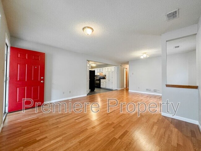 Photo - 8505 Greenwood Rd