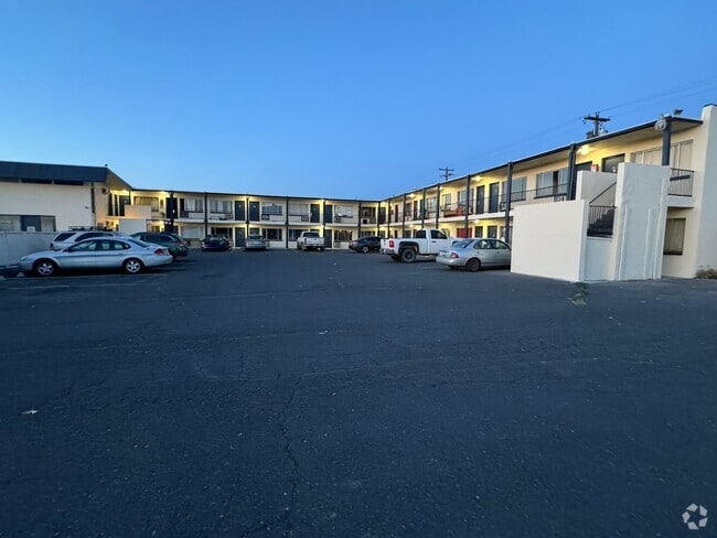 Building Photo - Beautifully Remodeled Studios! Free Wi-Fi ... Unit 210 Rental
