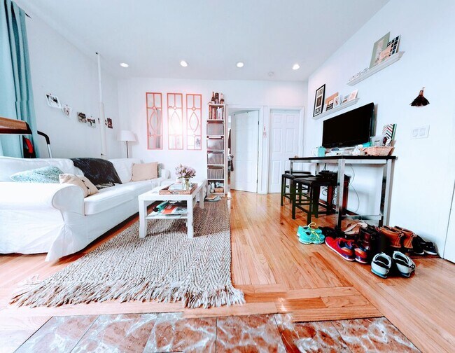 Photo - 104-106 Second Ave