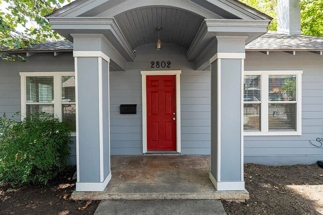 2802 Salado St