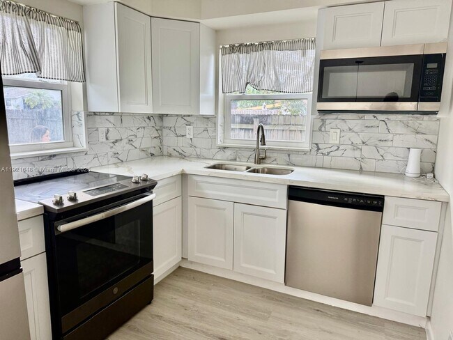 Photo - 2546 Scott St