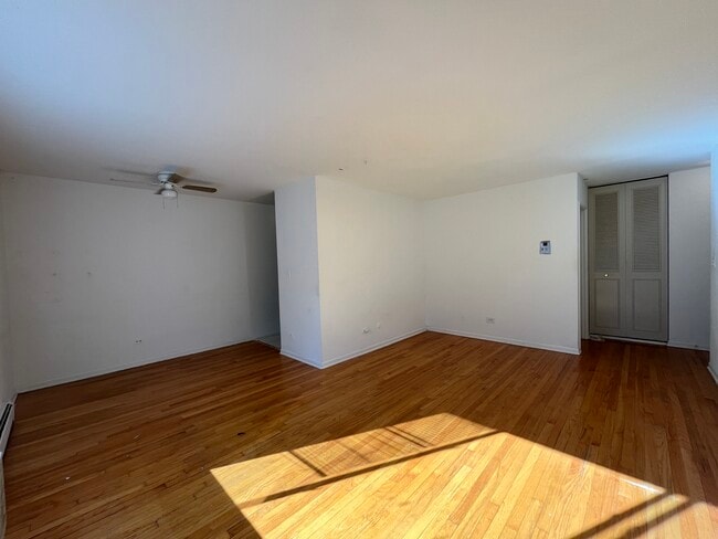 Photo - 525 W Melrose St Unit 406