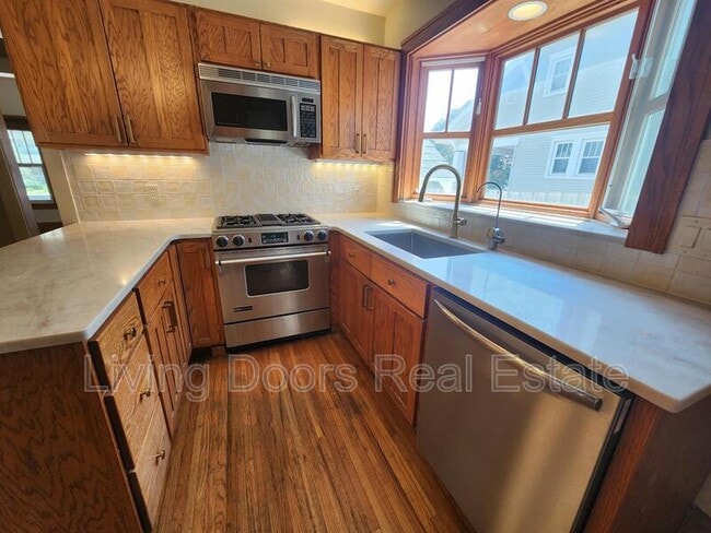 Photo - 2300 Sewell St