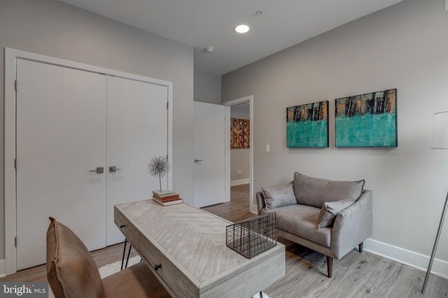 Photo - 1952 Bryn Mawr Ave