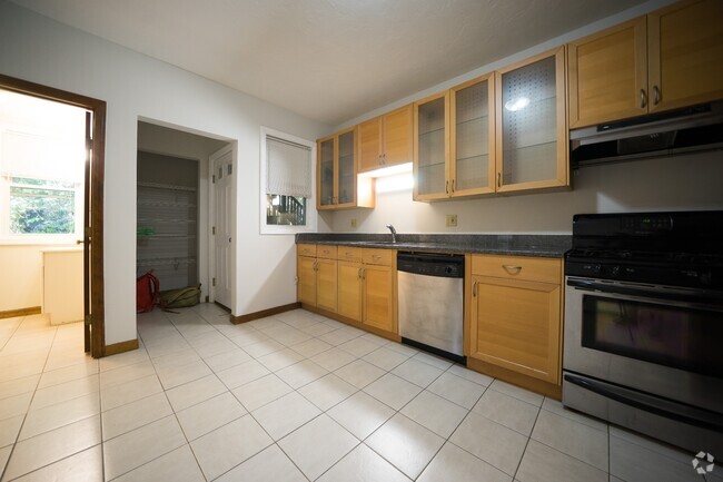 Building Photo - 97 Kilsyth Rd Unit #1 Rental