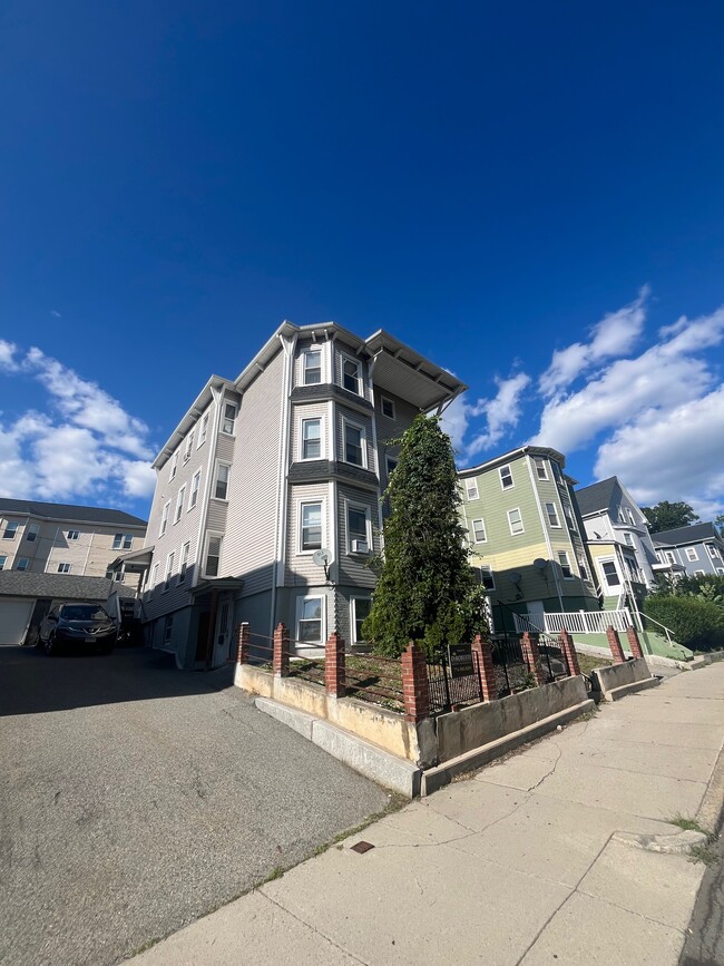 Building Photo - 193 Belmont St Unit b Rental