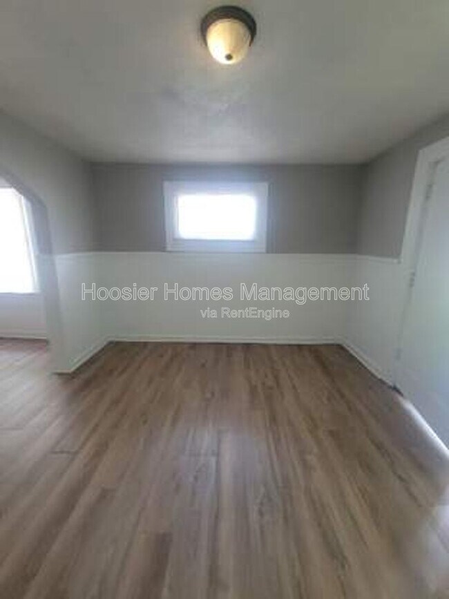 1451 W 34th St