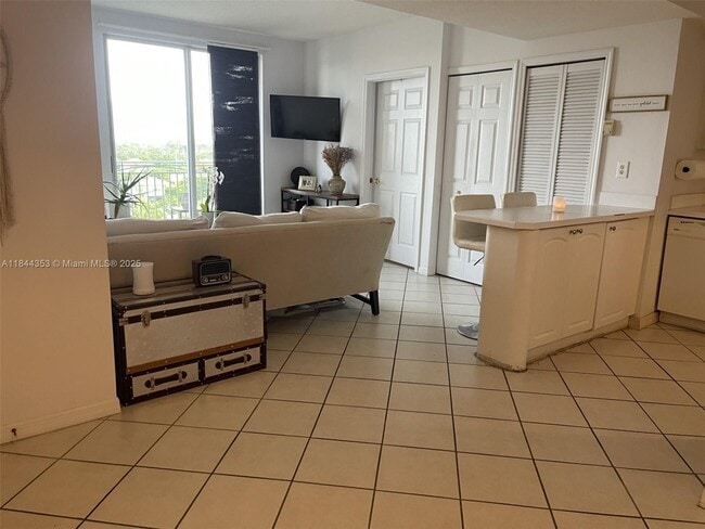 Photo - 3500 Coral Way Unidad 709 Rental