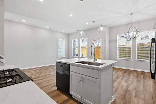 Photo - 9914 Clark Cyn Ln