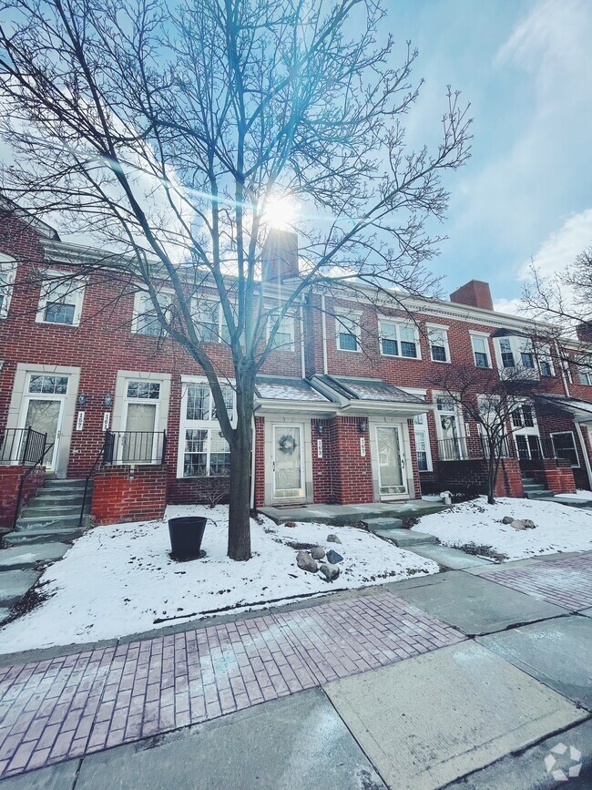 Building Photo - 163 W Kenilworth Ave Rental