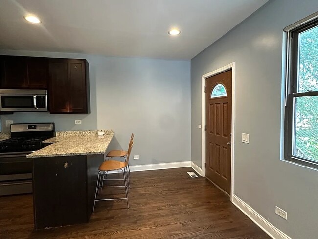 Photo - 1722 W Hastings St Unidad CH