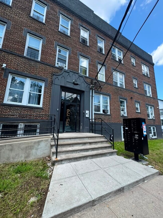 Building Photo - 174 Munn Ave Unit 302