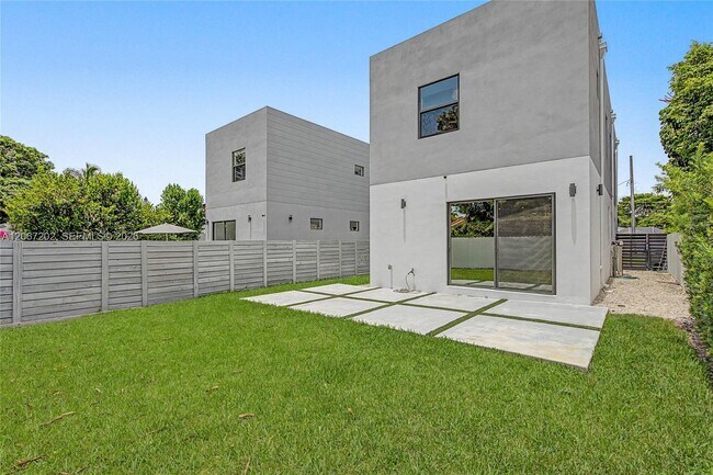 Photo - 2320 SW 14th St