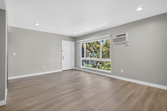 2300 E Commonwealth Ave Unit 07