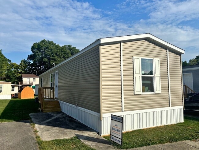 Building Photo - 2121 Panhandle Rd