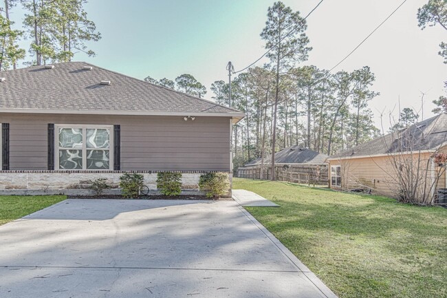 Building Photo - 15786 Cottonwood Dr