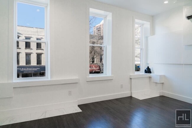 Photo - 5 AVENUE Unit 1