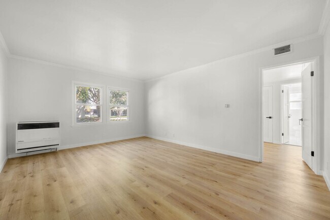 Photo - 8746 Belford Ave Unidad 8746 Rental