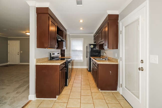 Photo - 401 Parlock Rd