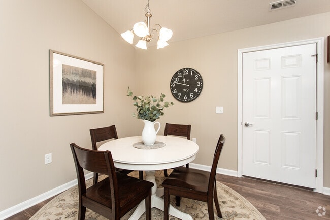 2BR, 2BA - 1,040 SF - Deerwood - The Villas at Swan Pointe