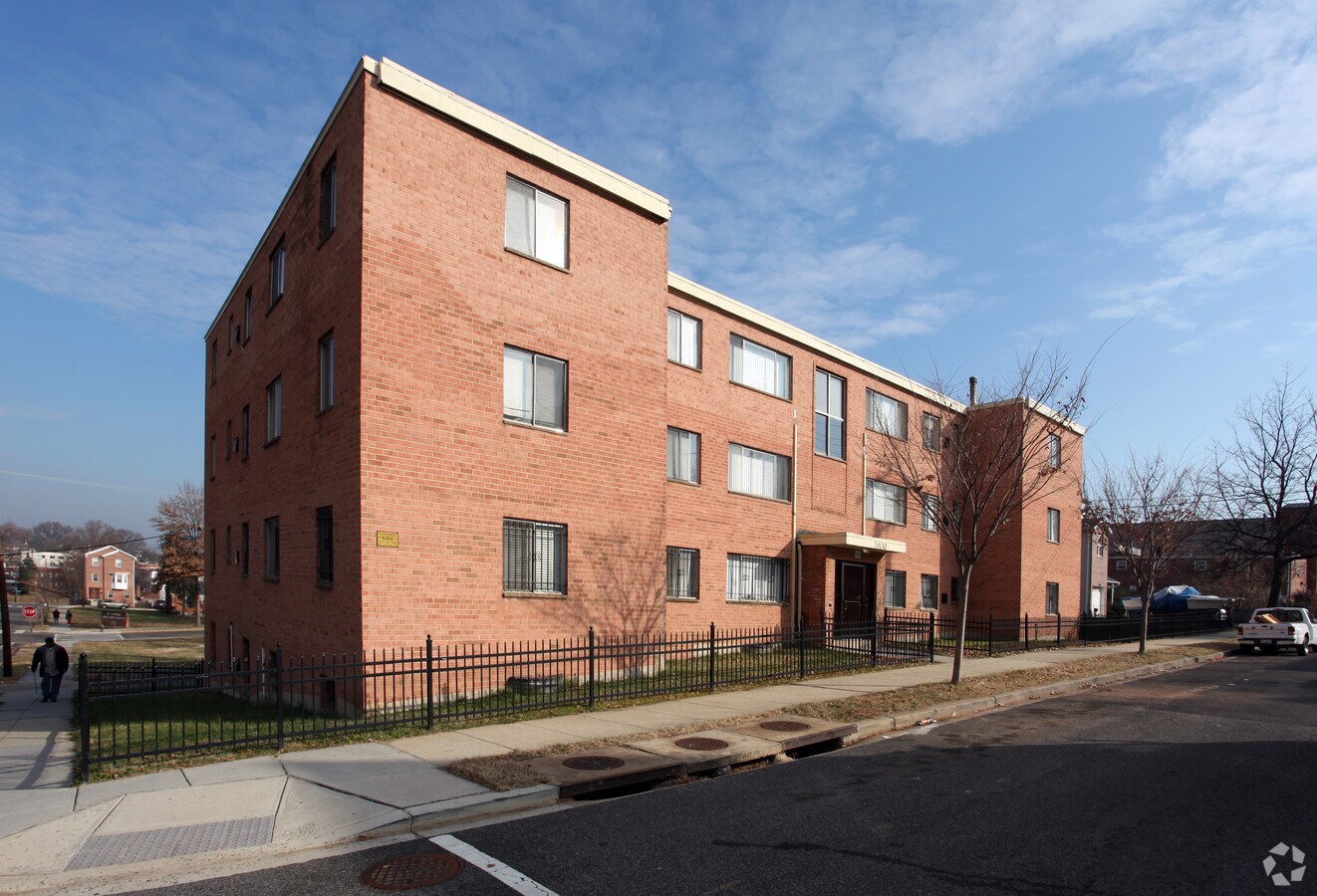Photo - 5100 B St SE