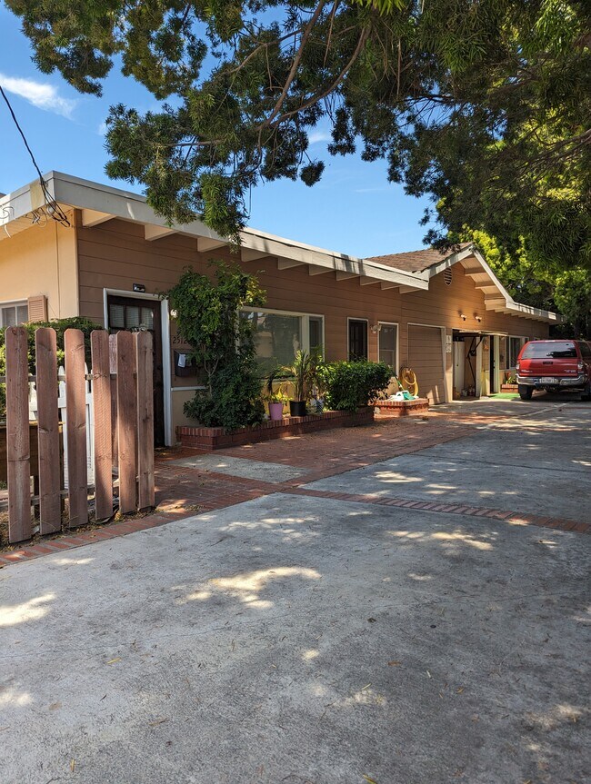 Photo - 25126 Feijoa Ave