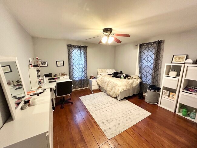 Photo - 143 Hillside St Unit 1