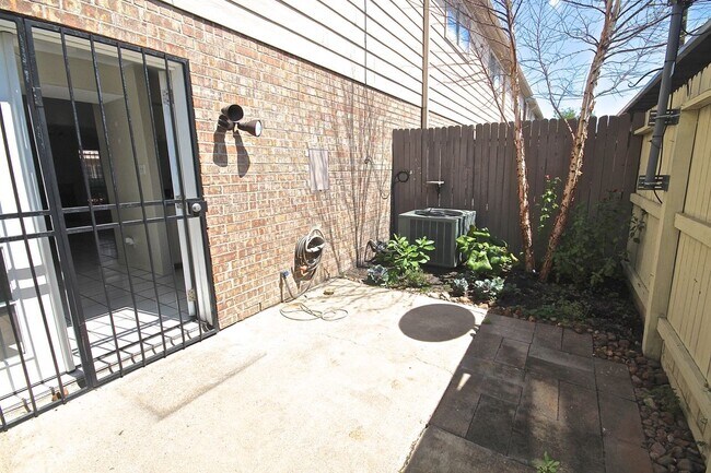 Photo - 6111 Beverly Hill St Unit True