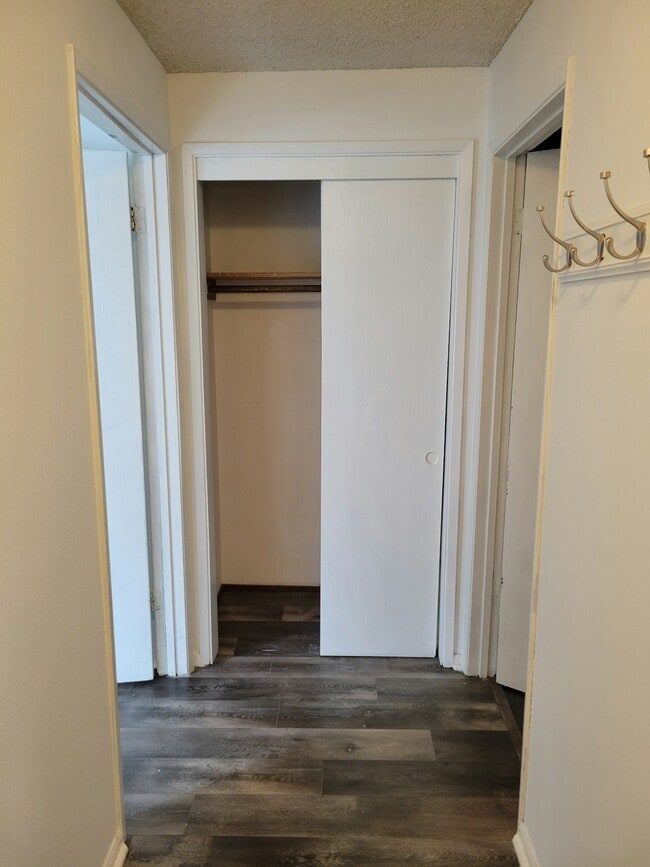 Photo - 318 S 174th Pl Unidad g