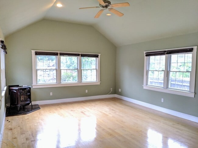 Building Photo - 10 Woodbury Ct Unit 1