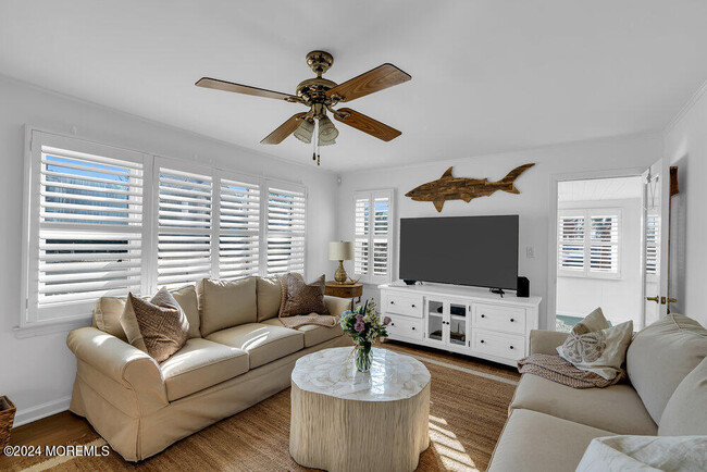 Building Photo - 1403 Ocean Ave Rental