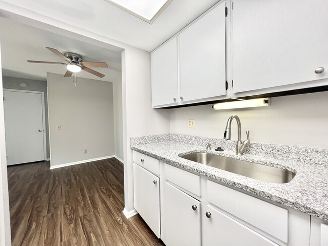 Photo - 1810 Greenway Cross Unit 2