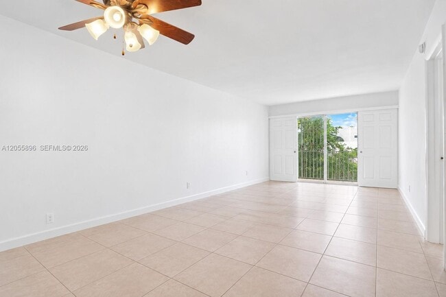 Building Photo - 1740 Jefferson Ave Unit 8