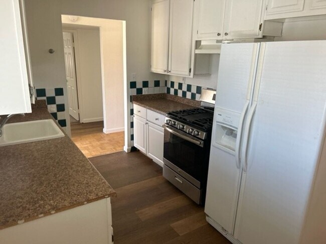 Photo - House: 3 Bedroom / 1 Bathroom - North Highlands